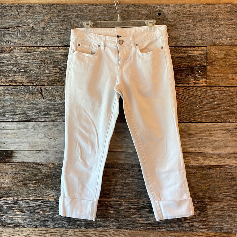 Gap White Capres